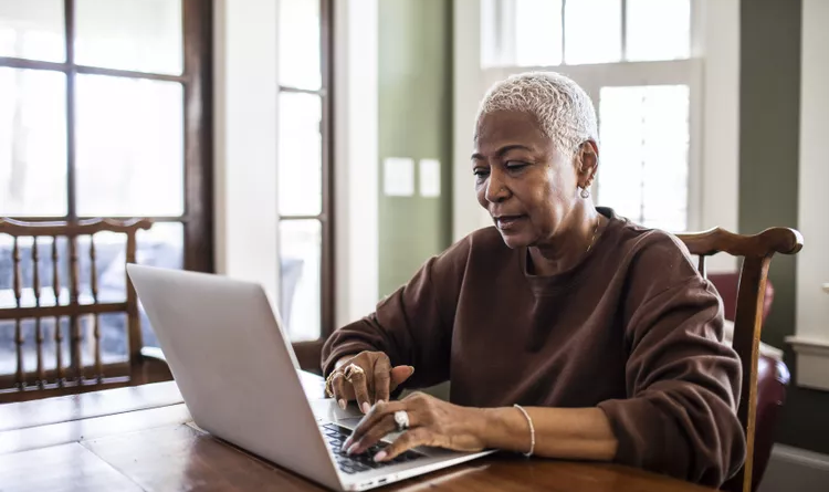 Знизити ризик деменції у літніх людей допоможе інтернет. Достатньо проводити 2 години онлайн кожен день