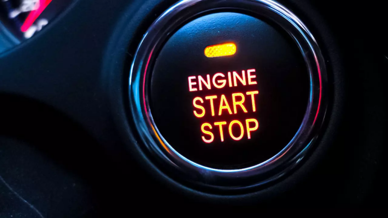 Експерти назвали клавіші в салоні автомобіля, натиснувши на які можна потрапити у ДТП