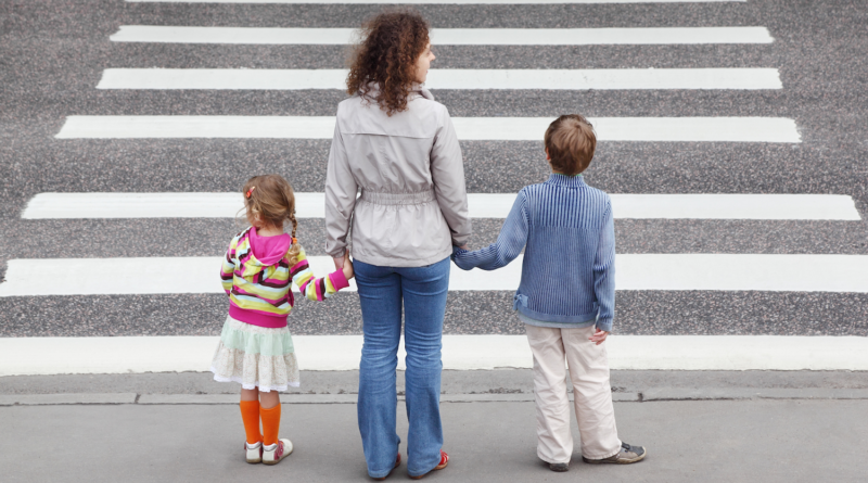 Депутати пропонують збільшити штрафи для пішоходів з дітьми