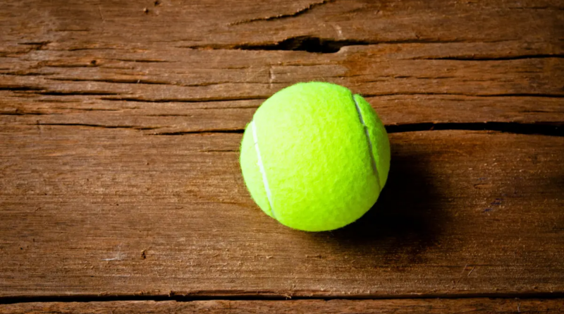 Як тенісний м'яч може очистити вашу підлогу