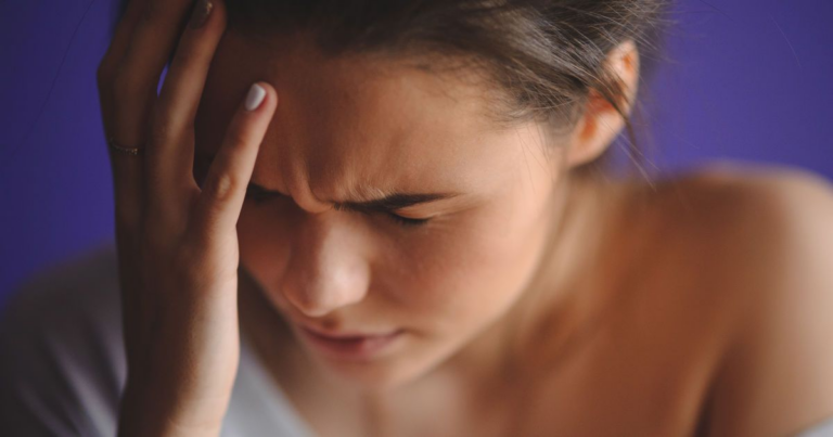 Щодня болить голова в один і той же час? Дослідження пояснює чому