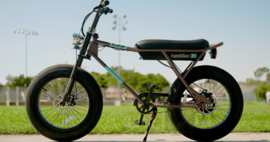 Анонсовано електровелосипед для дорослих у стилі мопеда Razor Rambler 20