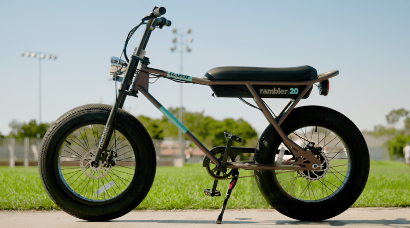 Анонсовано електровелосипед для дорослих у стилі мопеда Razor Rambler 20