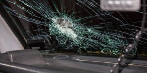 Штрафують і навіть забирають права: водіям розповіли про незаконність одного із популярних “порушень”