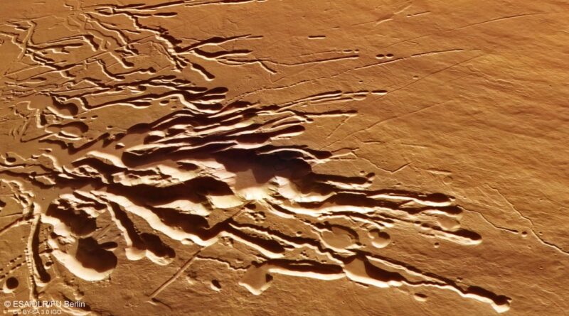 Станція «Марс-експрес» сфотографувала другий за висотою вулкан на Марсі
