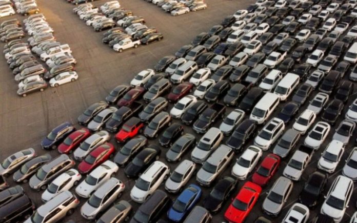 За 25 хвилин: в Україні спростили процедуру купівлі-продажу авто