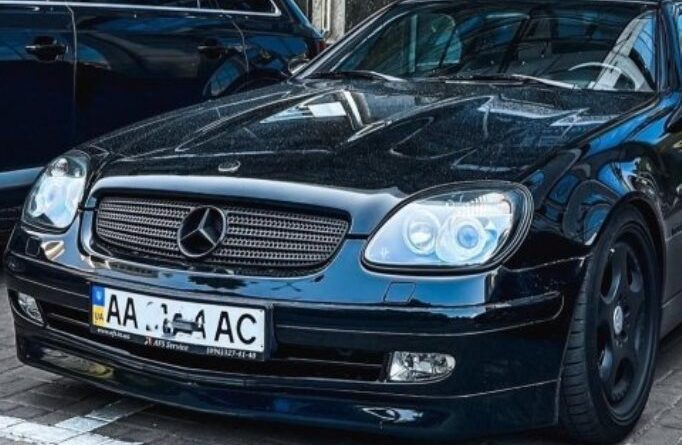 В Україні помітили рідкісний спорткар Mercedes-Benz (Фото)