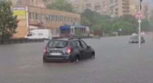 Що слід пам’ятати під час руху містом у дощ – 5 порад водіям