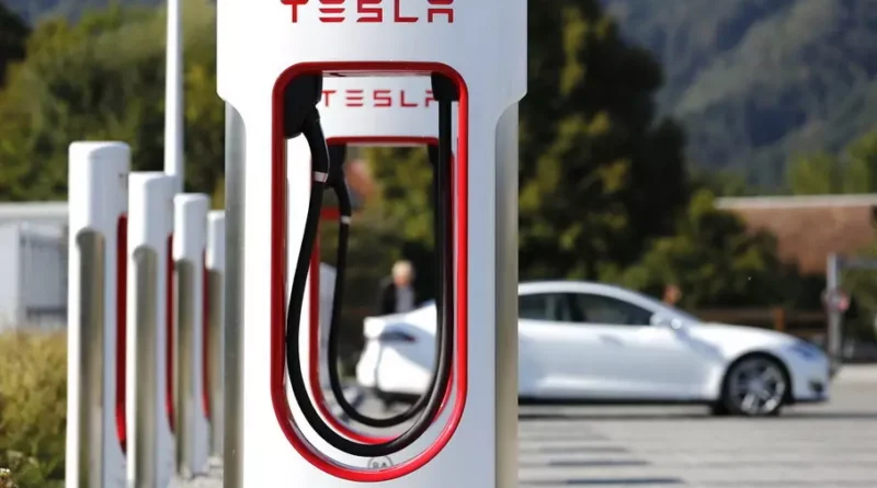 Електромобілі концерну Stellantis зможуть підключатися до станції швидкої зарядки Tesla