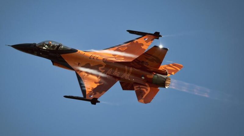 Українські пілоти почали проходити навчання на американських винищувачах F-16 Fighting Falcon