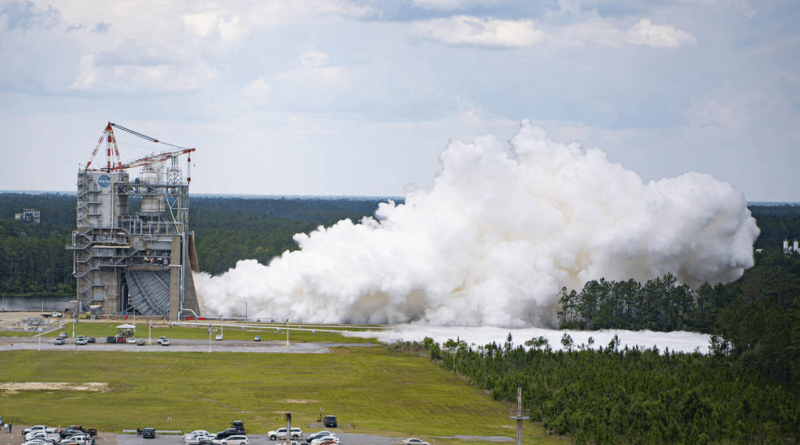NASA показало випробування двигунів ракети для місії Артеміда V