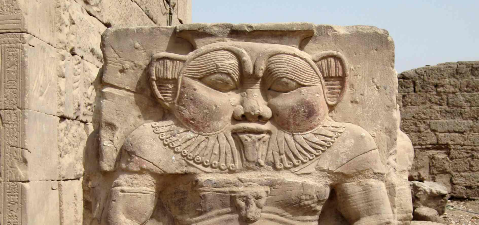 Єгиптяни змішували коктейлі з крові, грудного молока та галюциногенів