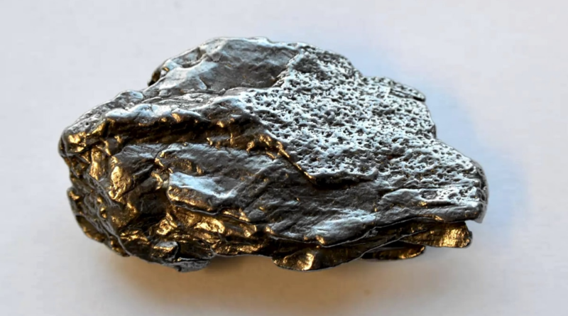 Залізні метеорити та вулканічний пил могли підготувати появу життя на Землі
