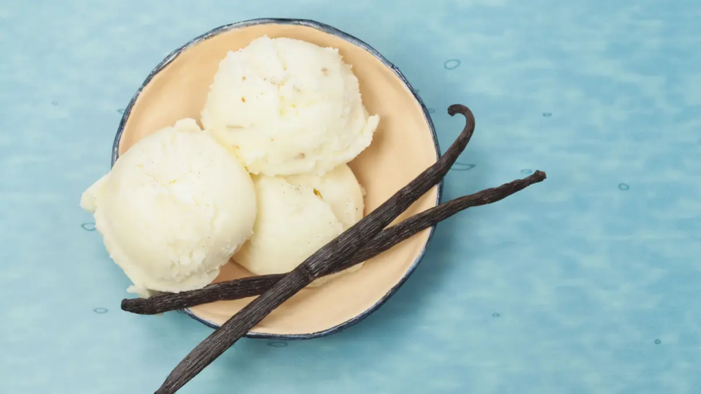 Розкрито таємницю: Яка відмінність між ванільним морозивом та морозивом з ванільною стружкою?