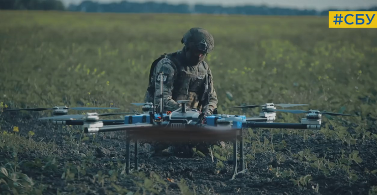 Український гексакоптер-гранатомет знищив сім російських танків, дві гаубиці Д-30 і протитанкову гармату МТ-12 Рапіра