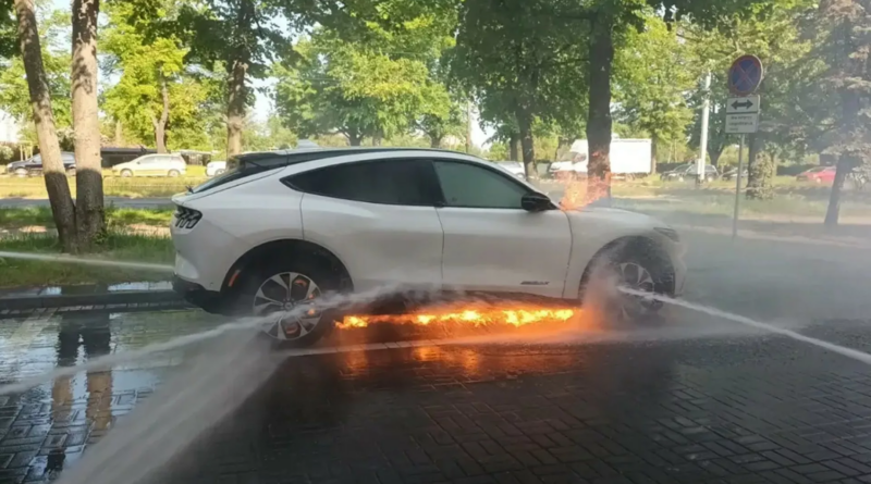 У Польщі з невідомих причин загорівся Ford Mustang Mach-E