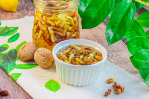 Користь горіхів з медом для організму