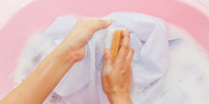 Як почистити фіранки для душу