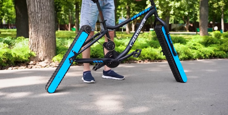 В Мережі показали велосипед без коліс: на ньому можна їздити