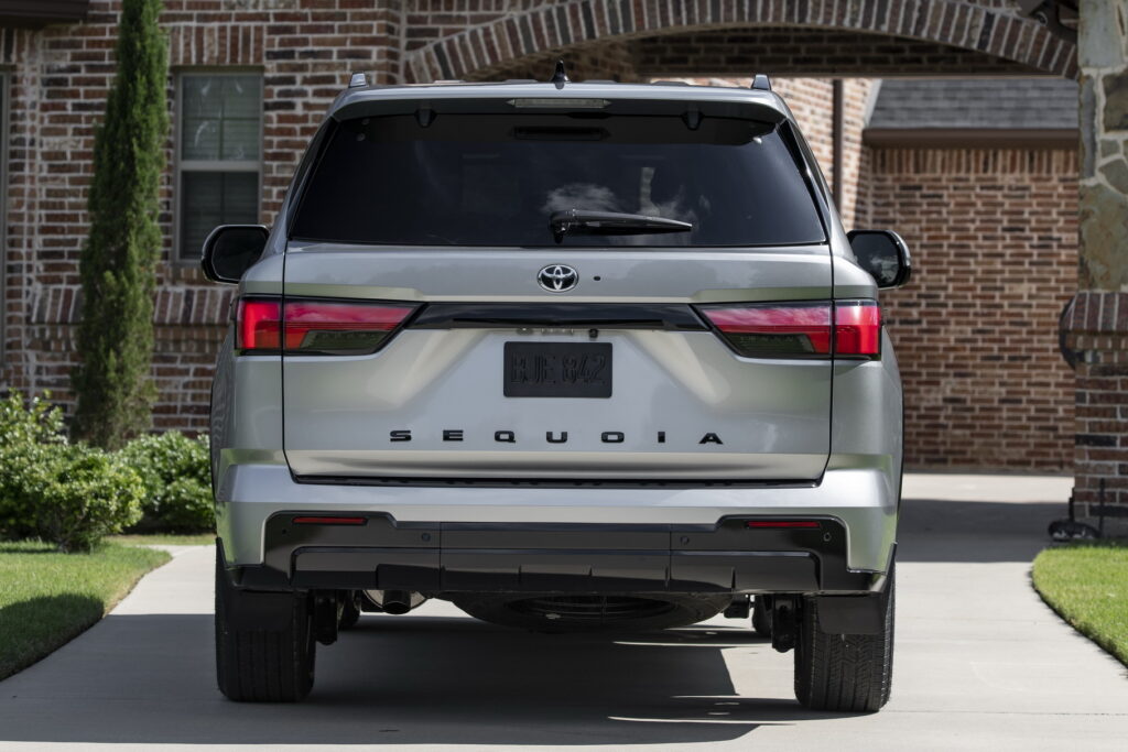 Toyota відкличе нові Tundra і Sequoia через ризик втрати колеса