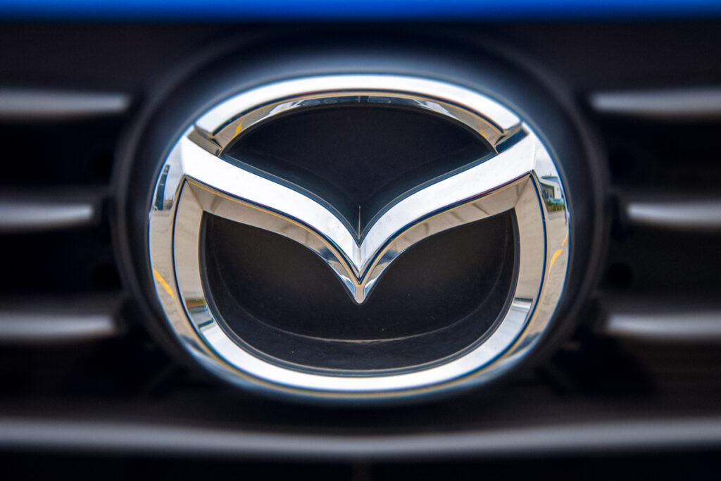 Компанія Mazda розкрила термін появи нового електромобіля