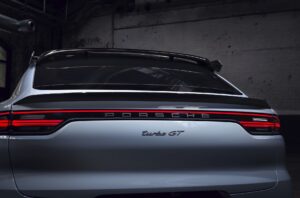 Компания Porsche работает над самым мощным Cayenne в истории