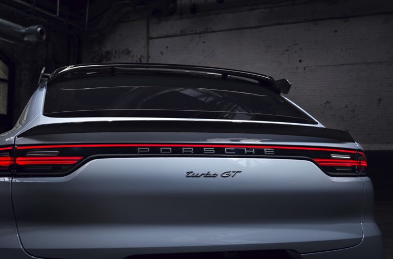 Компания Porsche работает над самым мощным Cayenne в истории