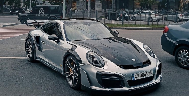 В Україні помітили спорткар Porsche вартістю 400 000 доларів (Фото)