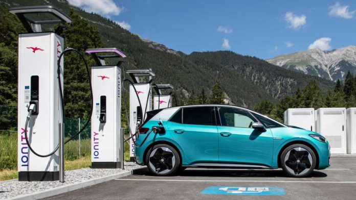 Електромобілі вперше обійшли дизельні авто з продажу в Європі