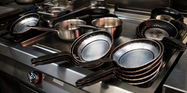 Порядок на кухні: викиньте зіпсований посуд