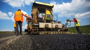 Українців зобов’яжуть платити за проїзд дорогами — до чого слід готуватися водіям