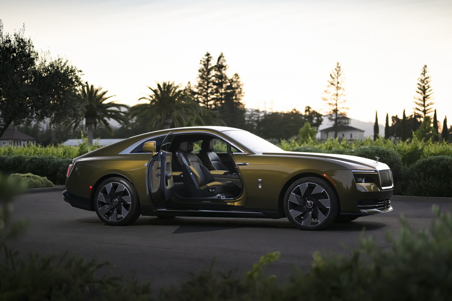 Власники Rolls-Royce зможуть заряджати новий Spectre раз на місяць