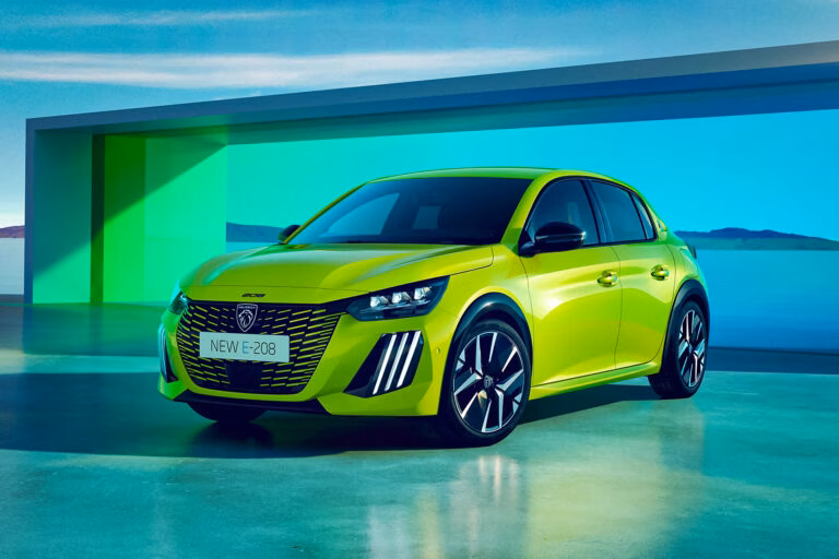Компанія Peugeot представила оновлений хетчбек 208 зі "світловими кігтями"