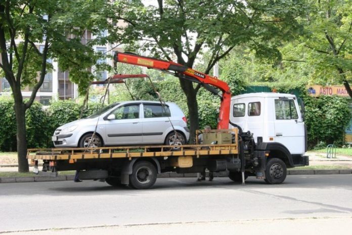 В Україні хочуть заборонити роботу автомобільних евакуаторів