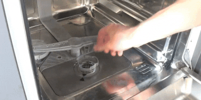 Як почистити посудомийну машину: вийміть фільтр