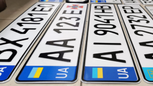 Тепер автовласники можуть самостійно обирати номери