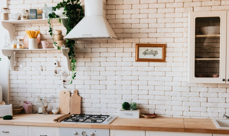7 способів підтримувати порядок на кухонній стільниці