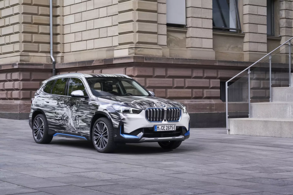 BMW iX1 перетворили на новий арт-кар