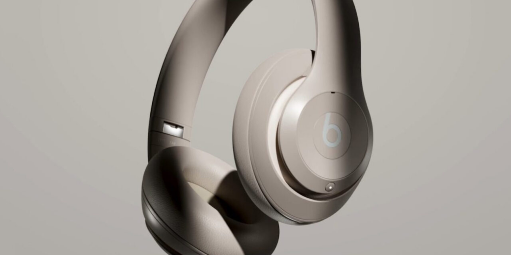 Beats представила флагманські навушники Studio Pro
