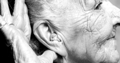 Дослідження показало, що слухові апарати мінімізують погіршення когнітивних якостей