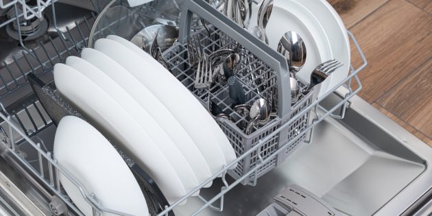 Як почистити кошики посудомийної машини
