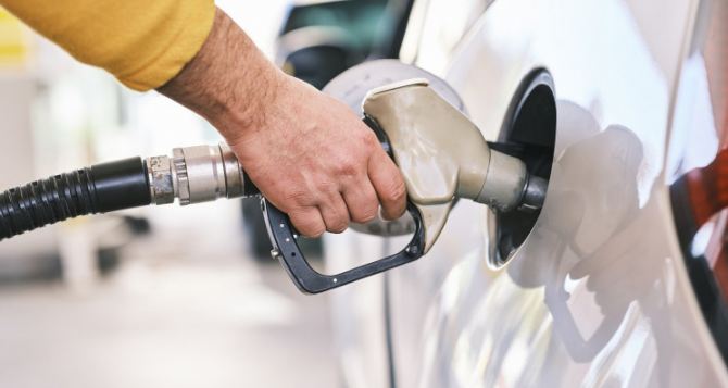 Деякі мережі АЗС продовжують піднімати ціни на бензин та дизпаливо