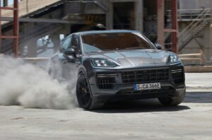 Компанія Porsche представила 739-сильний кросовер Cayenne Turbo E-Hybrid
