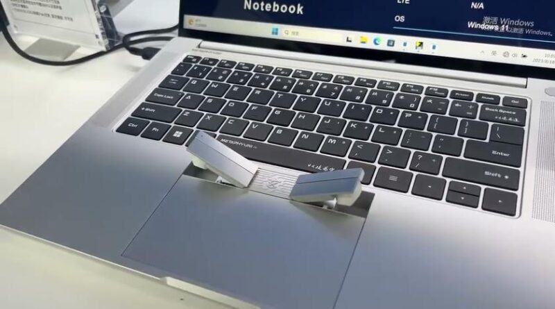 Представили ноутбук із бездротовими навушниками, вбудованими в сенсорну панель