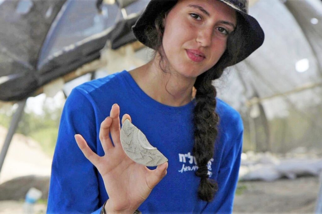 17-річна ізраїльтянка знайшла дзеркало від зурочення віком 1 500 років
