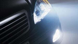 Водіїв попередили про штраф за неправильні фари