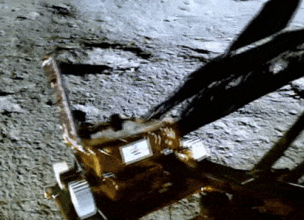 Індійський посадковий модуль зафільмував виїзд ровера на поверхню Місяця