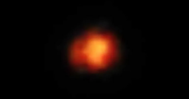 Ця червона пляма - одна з найбільш ранніх галактик, які ми коли-небудь бачили