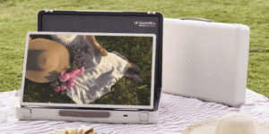 LG показала портативний Smart TV у валізі