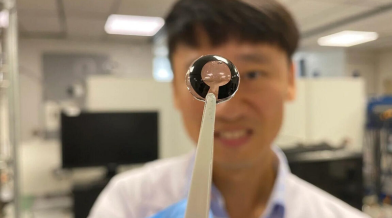 Розроблено акумулятор для розумних контактних лінз. Він харчується сльозами